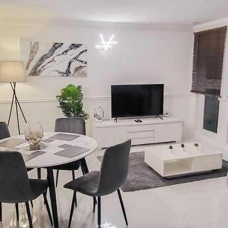 Stunning 2 Bedroom Apartment In Canary Wharf - Morland Apartments Londýn Exteriér fotografie