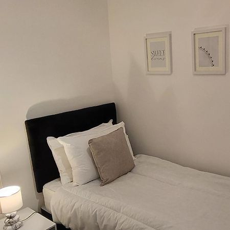 Stunning 2 Bedroom Apartment In Canary Wharf - Morland Apartments Londýn Pokoj fotografie